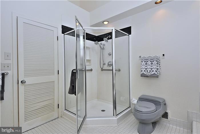 3005 Friends Road Annapolis, MD 21401 - Photo 27 of 30 Bath (Master)