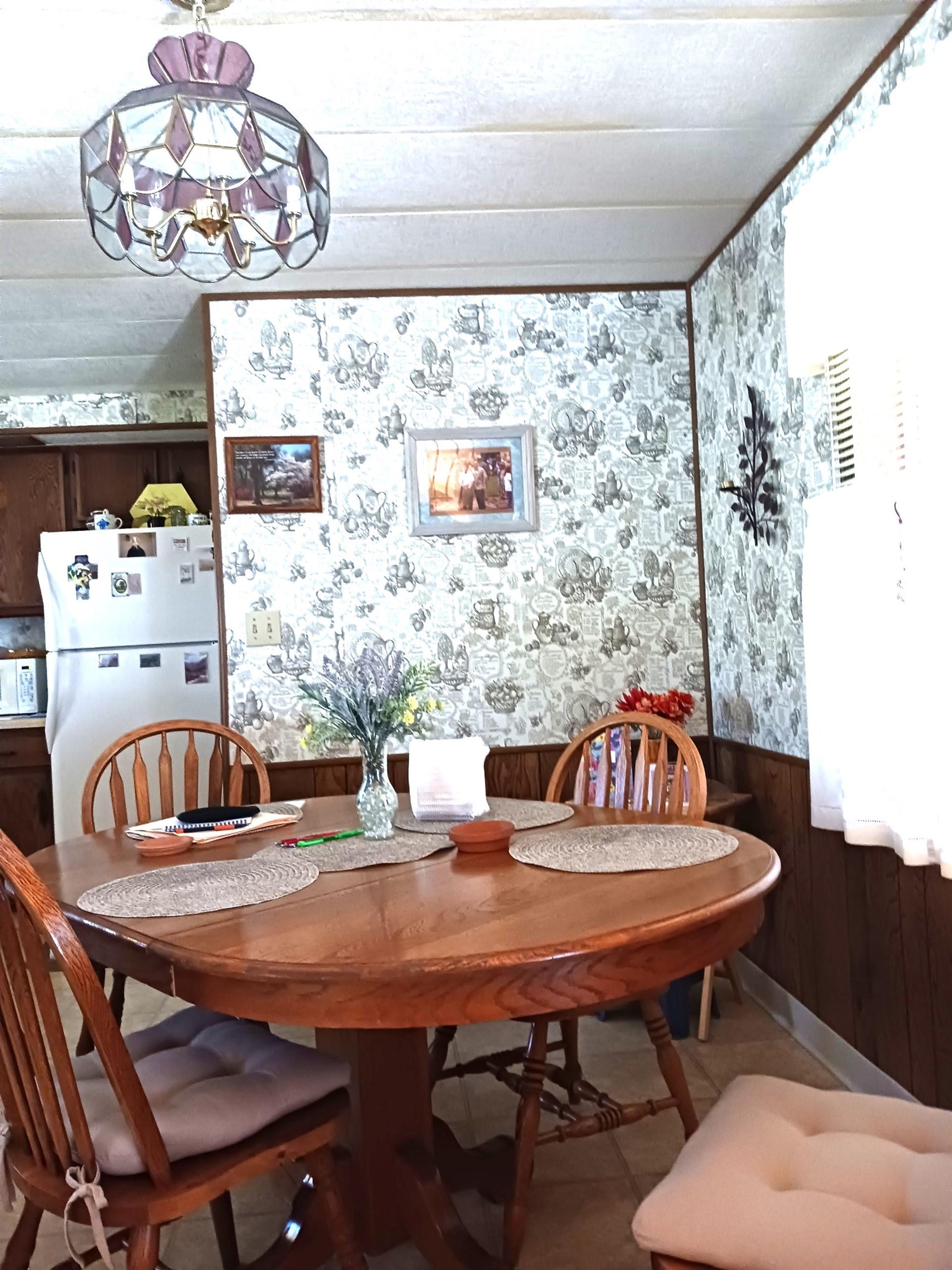 3195 F Road, Unit 19 Grand Junction, CO 81504 - Photo 13 of 20 a table and chairs in a kid room