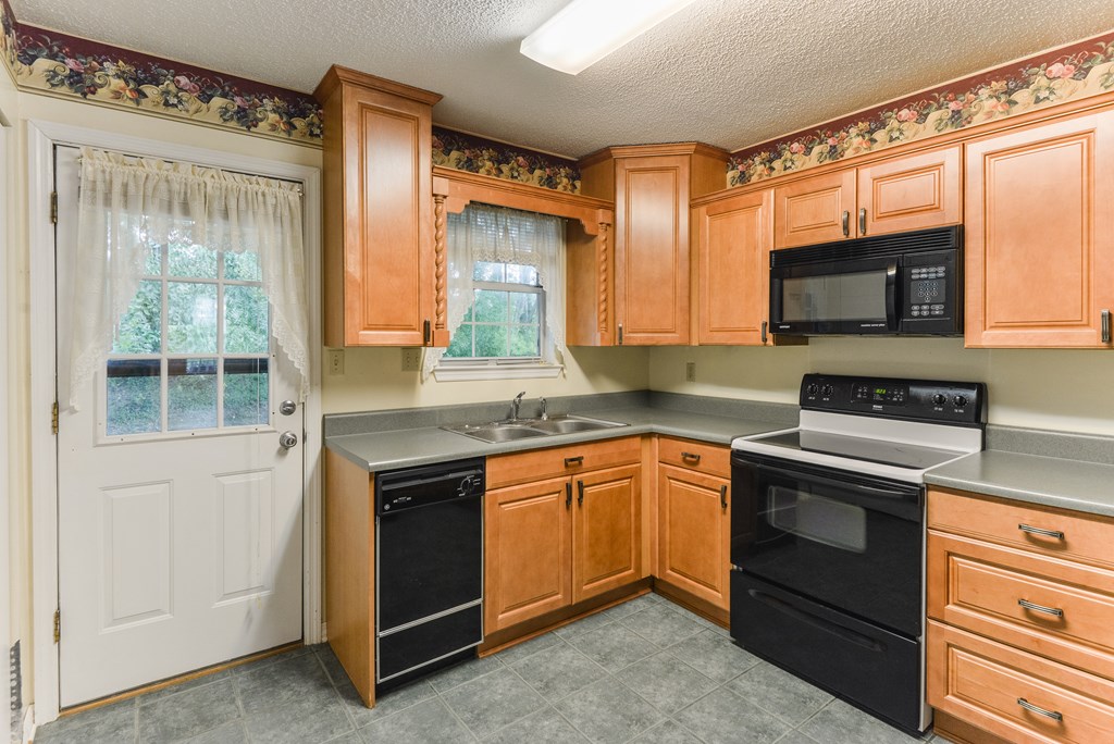 1968 Springchase Way Dalton, GA 30720 - Photo 5 of 34 Gallery Image 5
