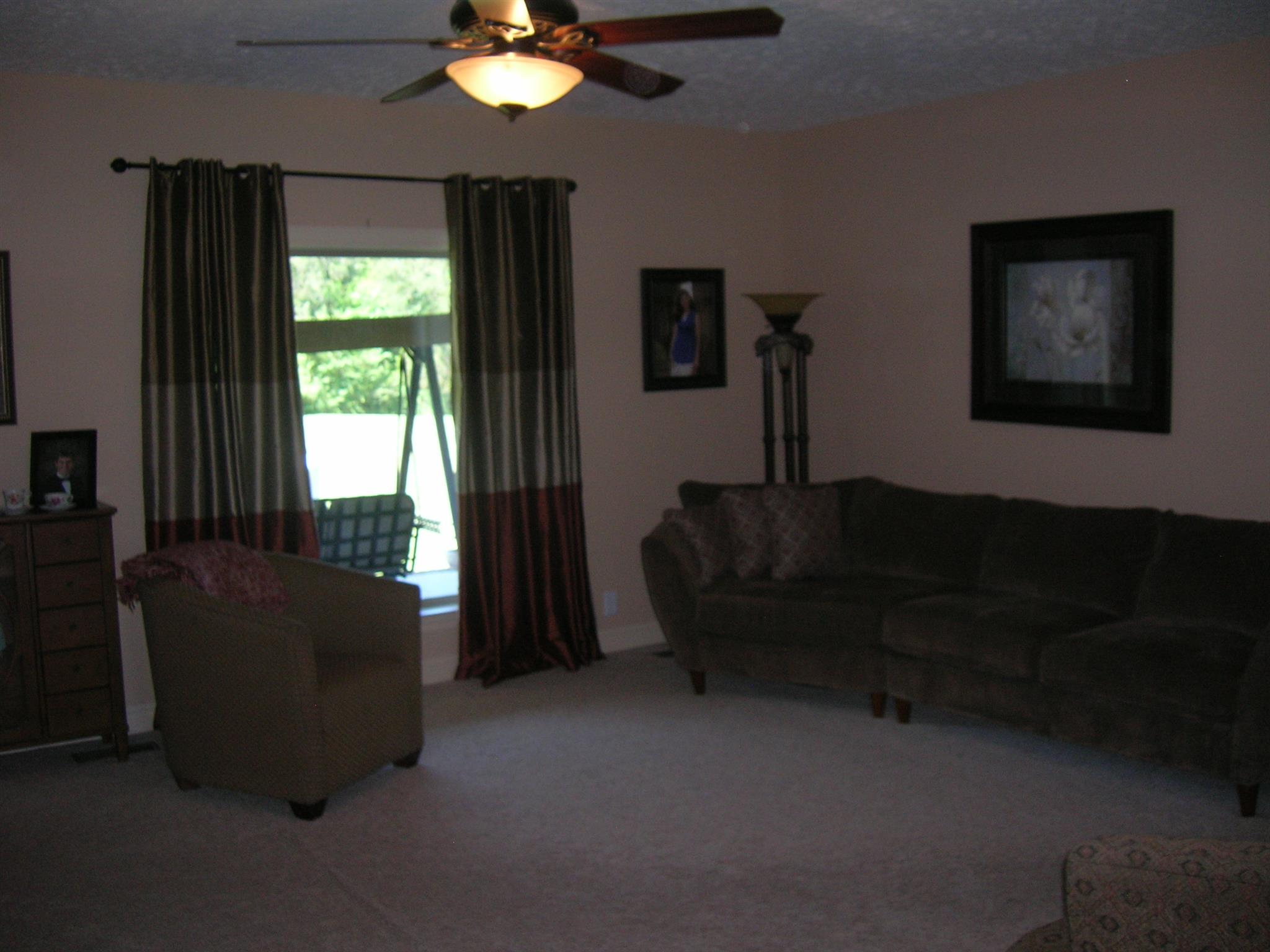 656 Crescent Road Murfreesboro, TN 37128 - Photo 4 of 15 a living room with furniture and a window