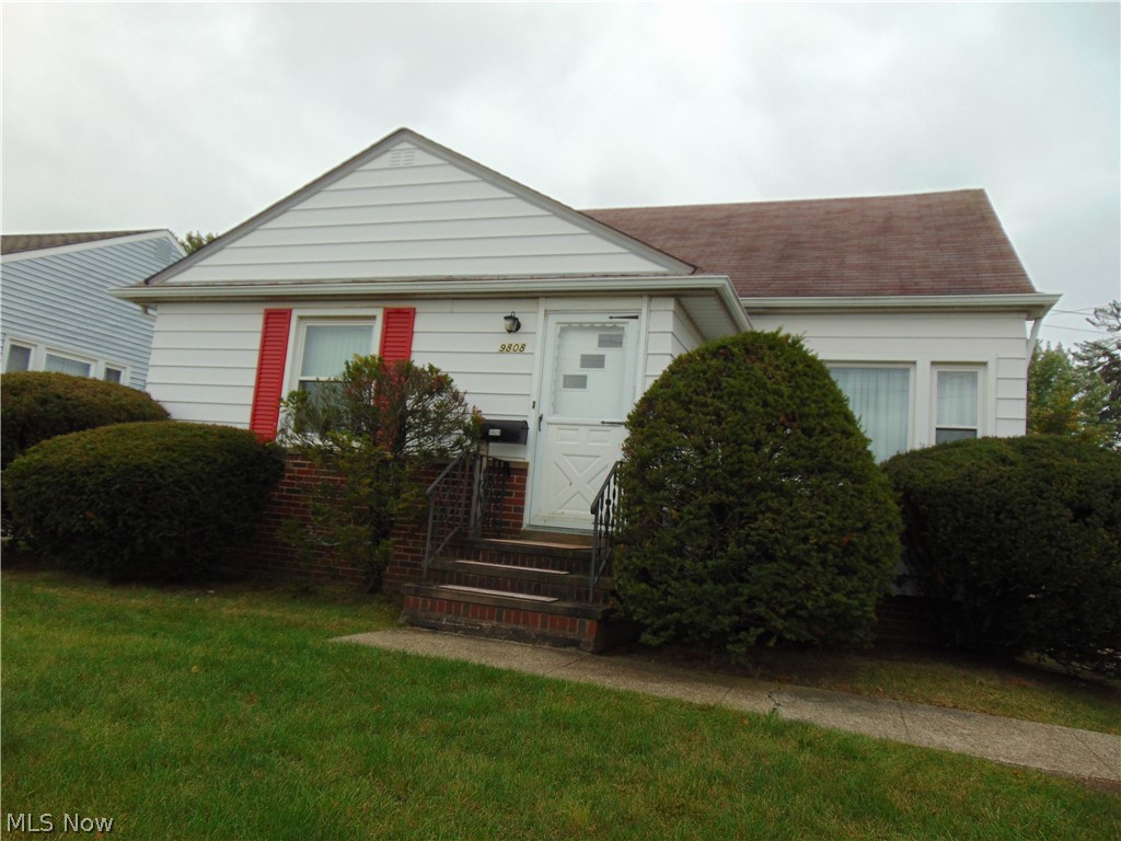 9808 Alexander Road Cleveland, OH 44125 - Photo 1 of 27