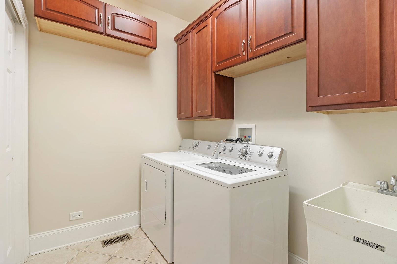 807 Poplar Court Inverness, IL 60010 - Photo 19 of 49 a bathroom with a sink and cabinets