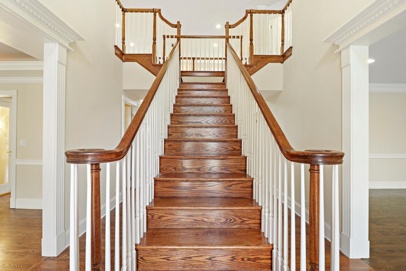 807 Poplar Court Inverness, IL 60010 - Photo 5 of 49 a view of entryway