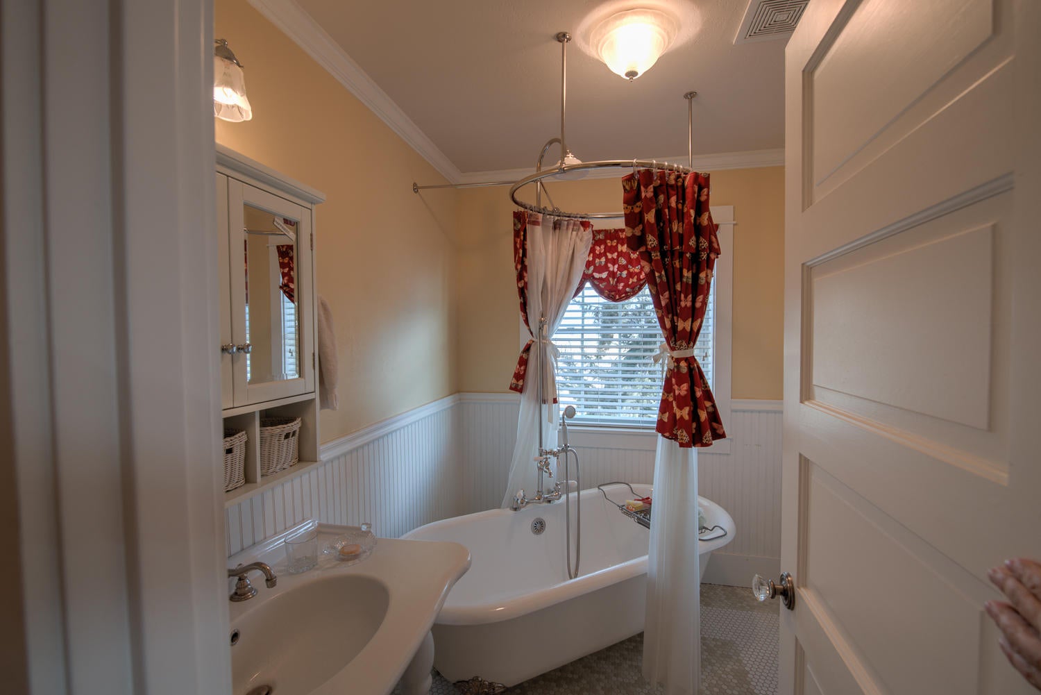 22222 Erickson Road Bend, OR 97701 - Photo 45 of 100 Upstairs bath