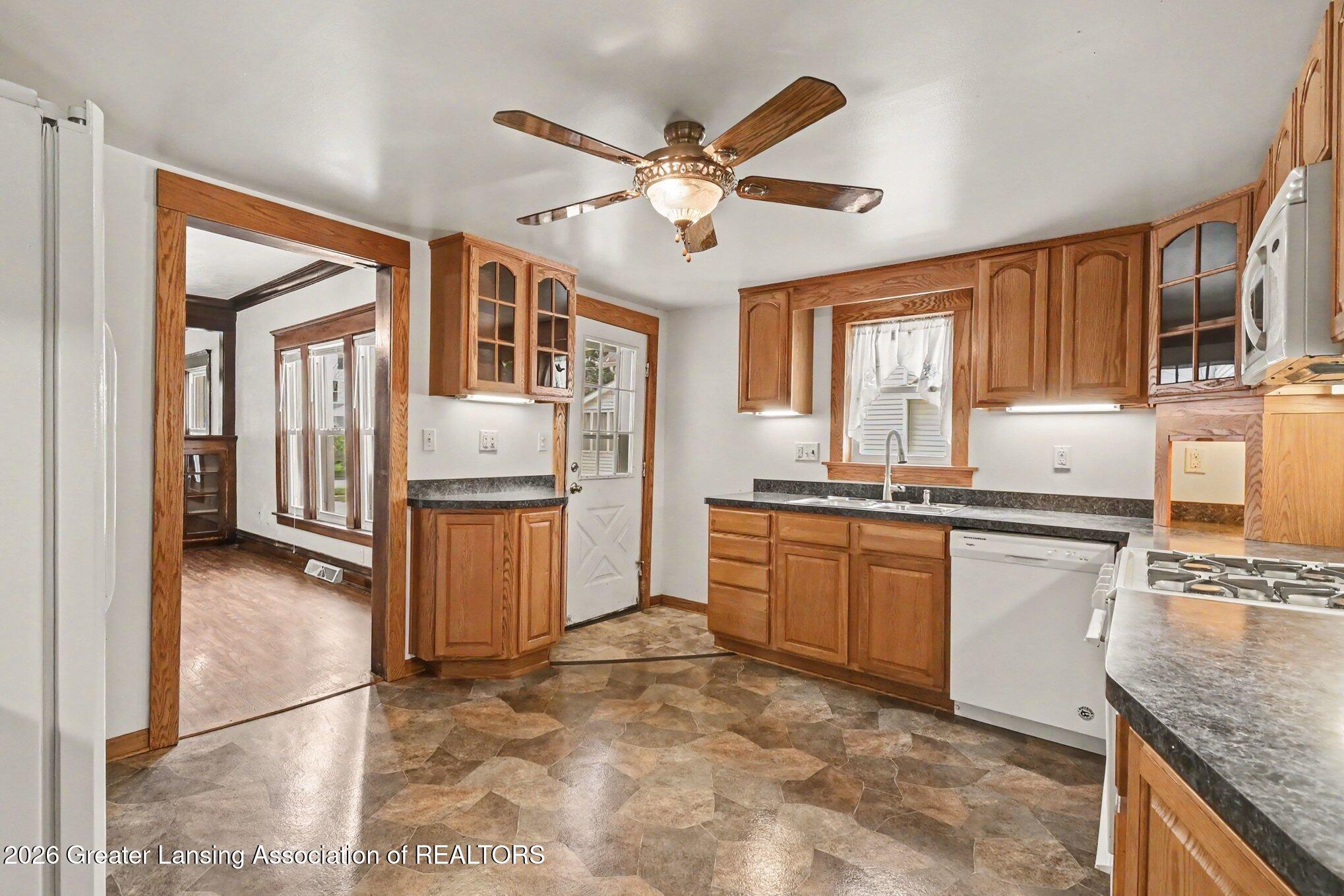 925 Clark Street Lansing, MI 48906 - Photo 13 of 27 013_file_9366