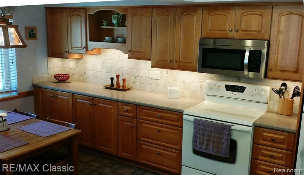 2585 Desmond Road Waterford, MI 48329 - Photo 7 of 41