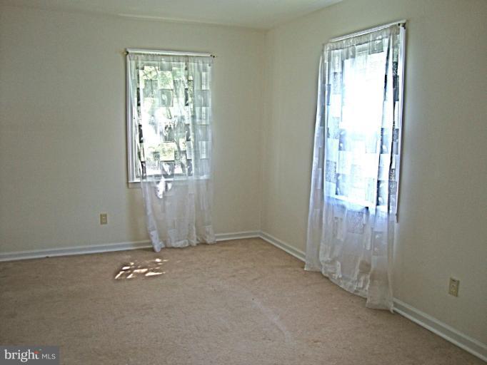 8354 Ridgely Oak Road Baltimore, MD 21234 - Photo 3 of 30 Living Room