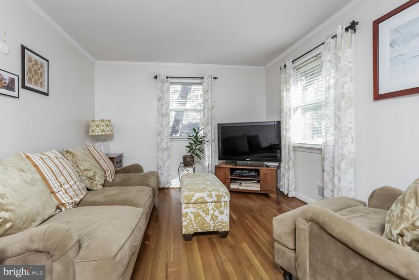 5602 Norton Road Alexandria, VA 22303 - Photo 4 of 25 Beautiful hardwoods throughout