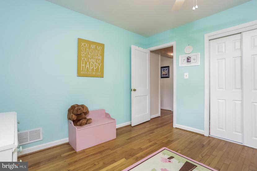 5602 Norton Road Alexandria, VA 22303 - Photo 10 of 25 Lots of space in this second bedroom