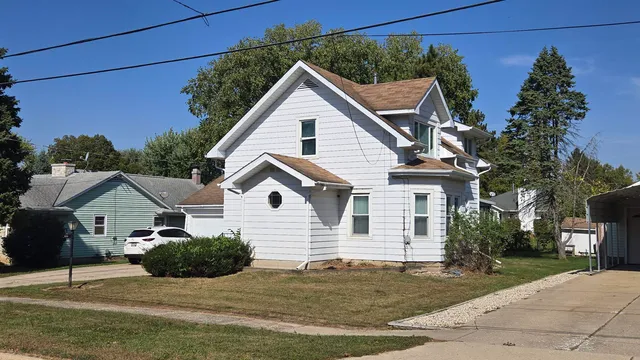 $208,000 | 606 High Street, Clinton, WI 53525