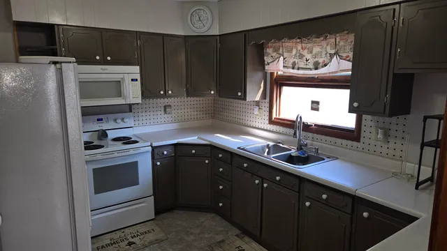 $208,000 | 606 High Street, Clinton, WI 53525