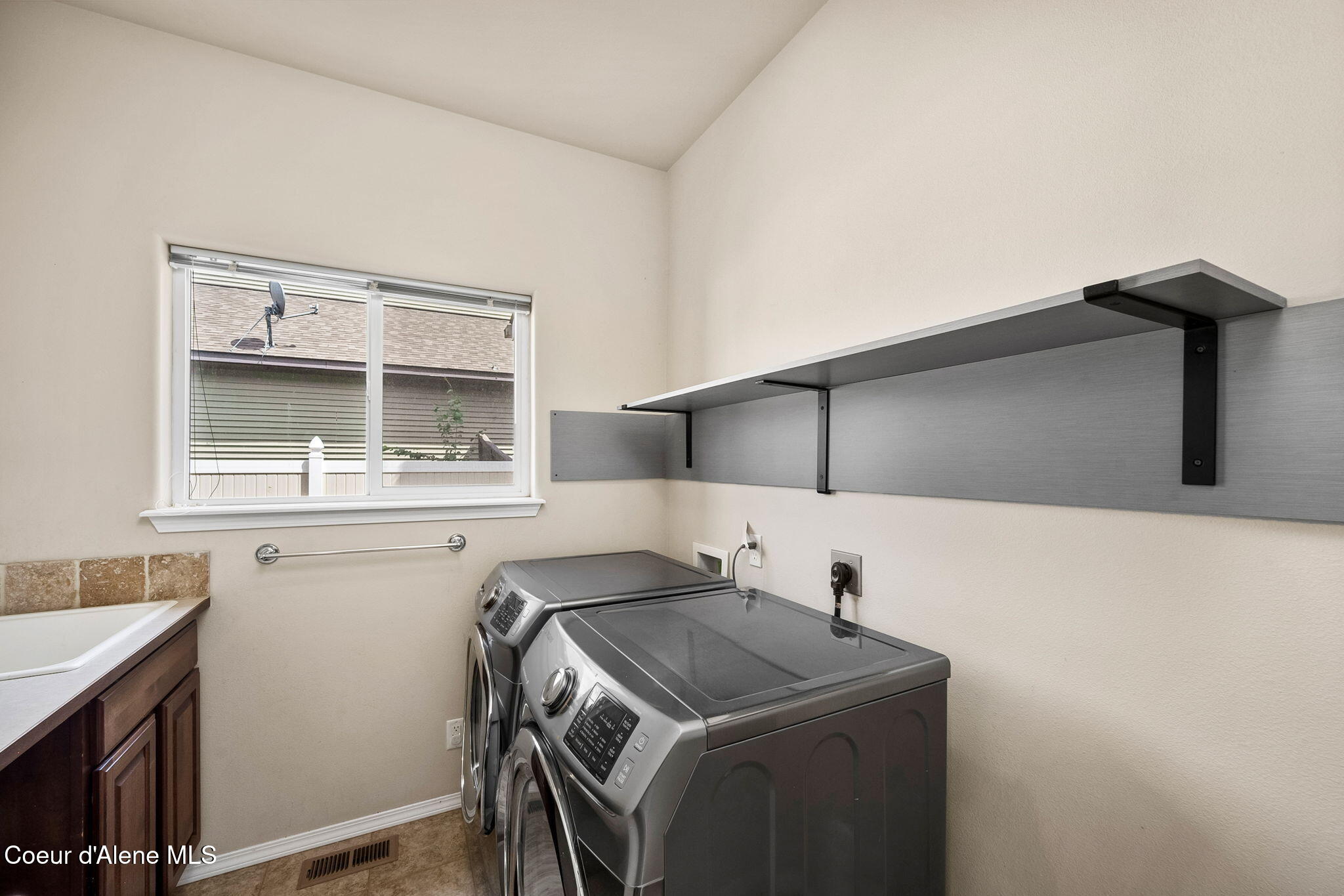 2547 Blackberry Loop Hayden, ID 83835 - Photo 25 of 46 Walk in laundry