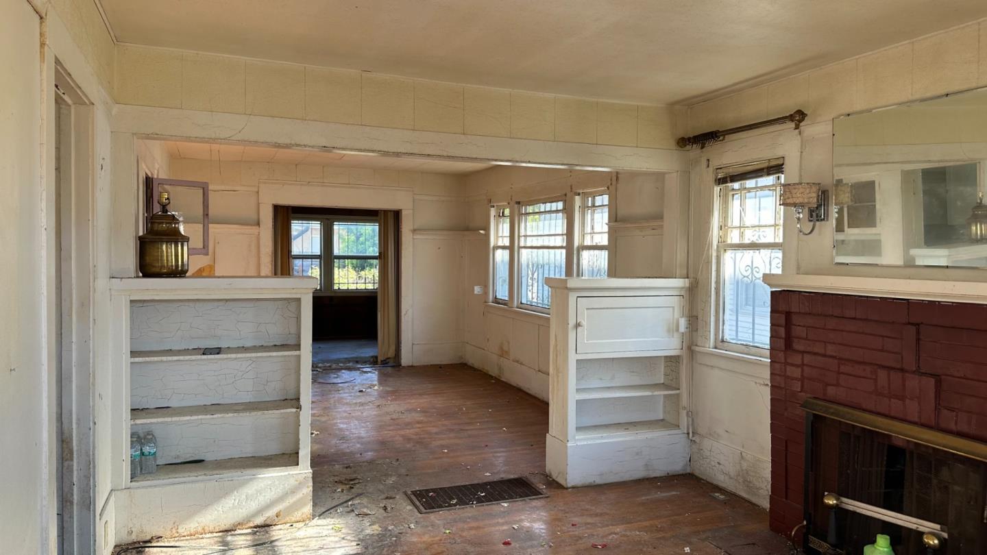 936 Camelia Street Berkeley, CA 94710 - Photo 4 of 9 a view of walk in closet and bedroom