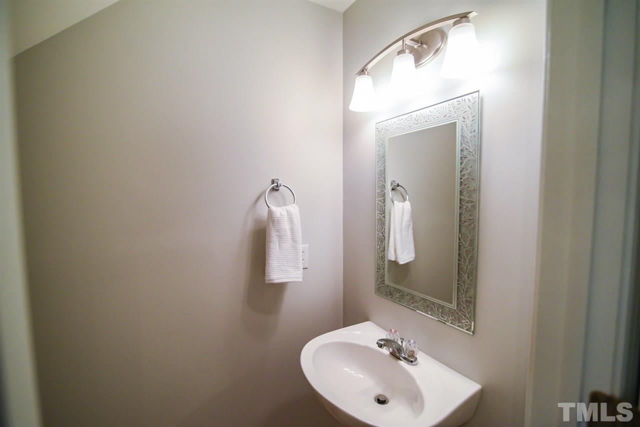 Convenient bath located on the first level near bonus room.  So nice not to have to go upstairs!!