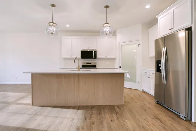 $440,000 | 2025 Briar Meadows Drive, Unit 2, Evansville, IN 47711