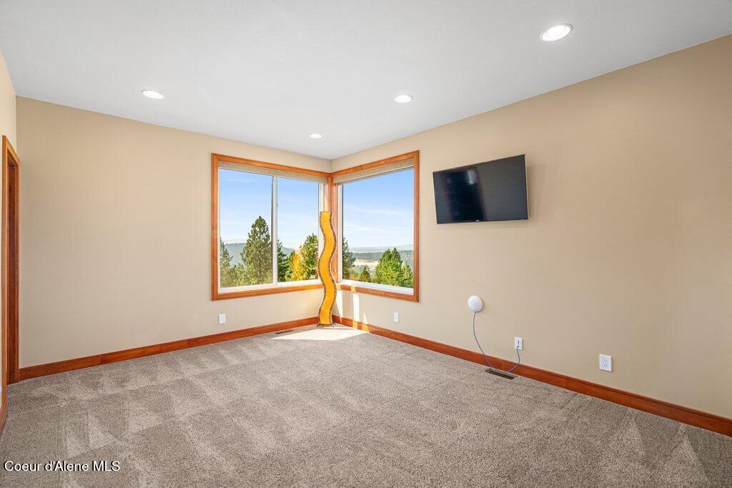 1035 South Valleyview Road Post Falls, ID 83854 - Photo 52 of 92 Main Floor Ensuite