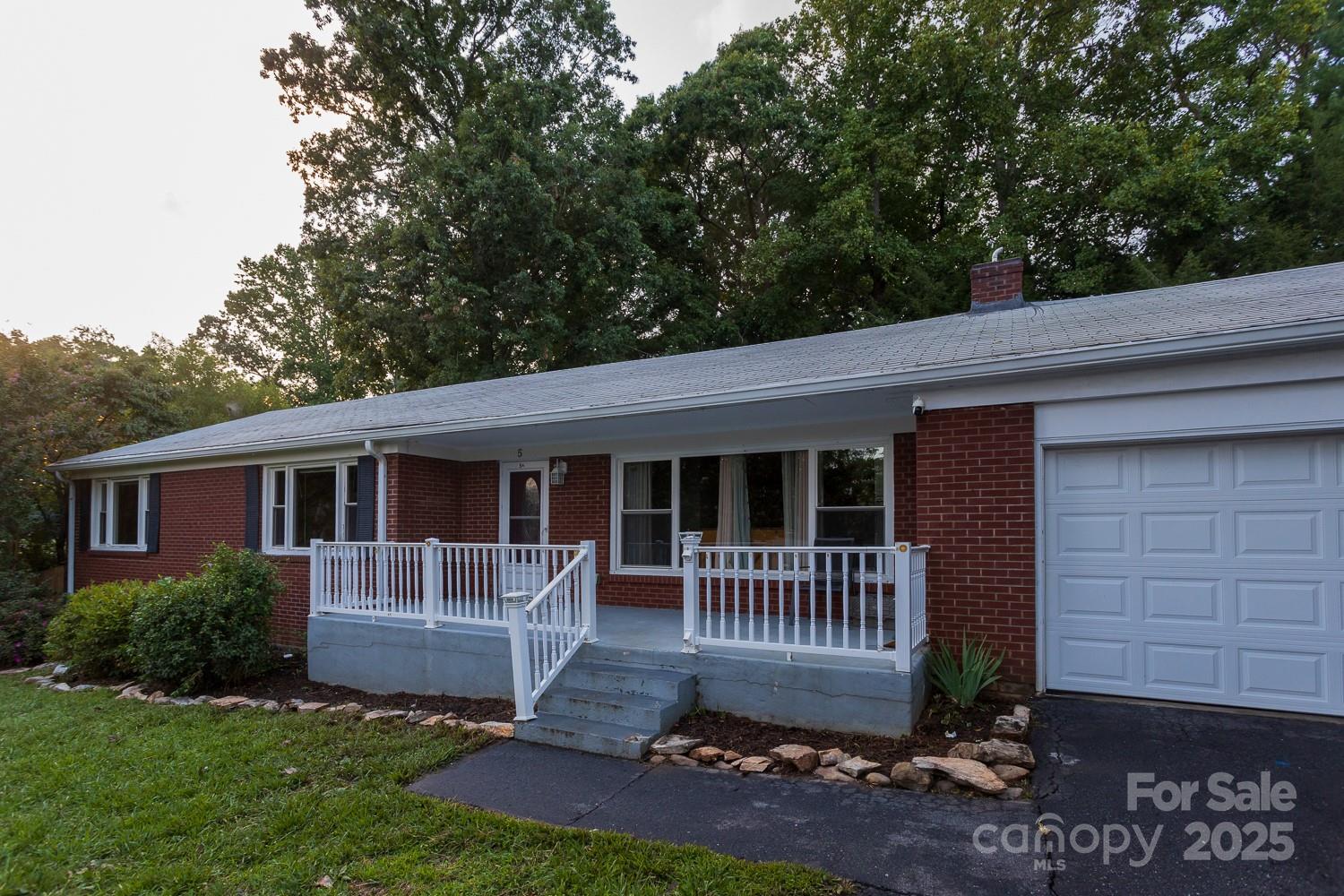 5 Fernlawn Road Asheville, NC 28805 - Photo 2 of 26 Gallery Image 2