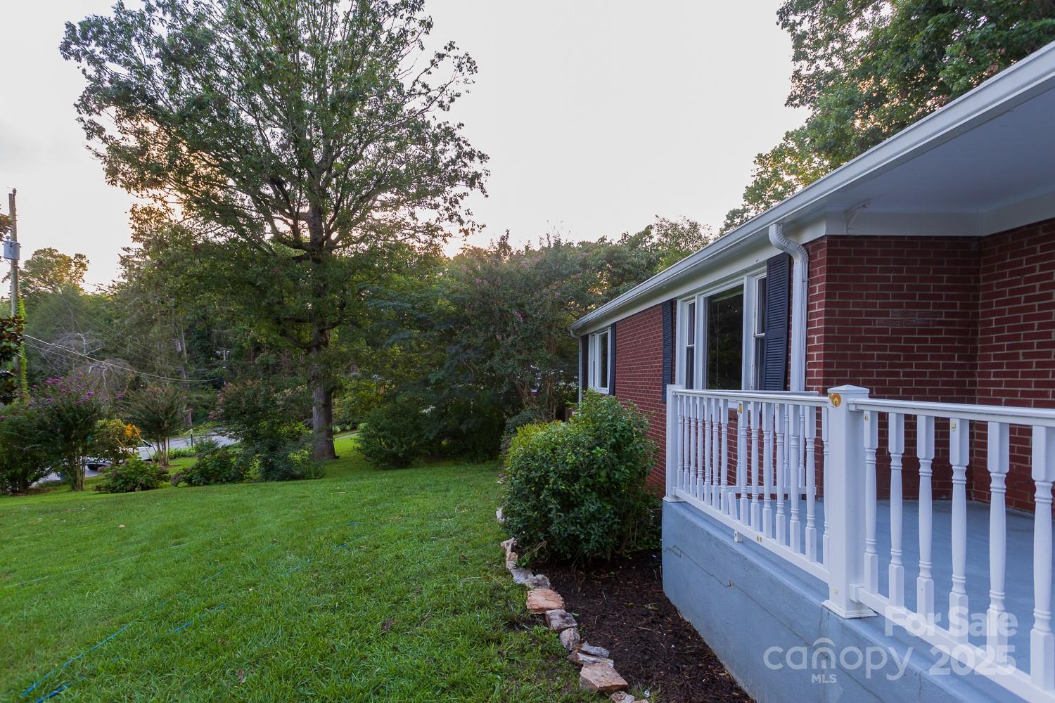 5 Fernlawn Road Asheville, NC 28805 - Photo 3 of 26 Gallery Image 3