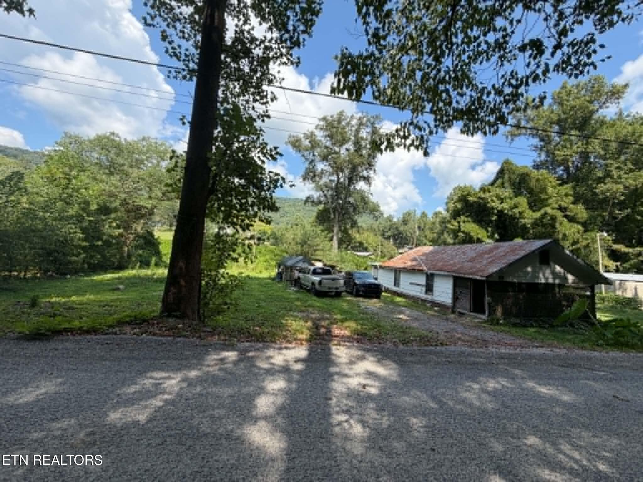 410 Ideal Valley Road Spring City, TN 37381 - Photo 11 of 23 3d34ae19-81f2-4dfc-b08e-a96e1f5dd8f7