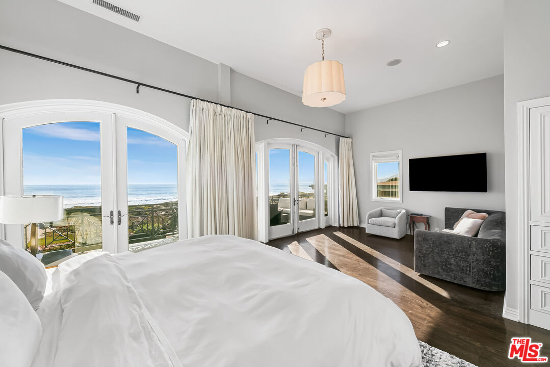 0 Broad Beach Road Malibu, CA 90265 - Photo 38 of 54 a bedroom with a bed and a flat screen tv