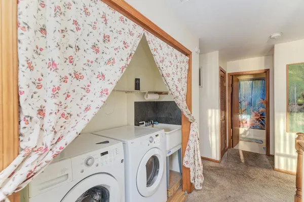 a view of entryway with washer and dryer