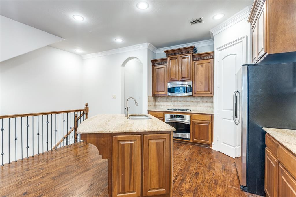 7912 Bishop Road Plano, TX 75024 - Photo 13 of 30