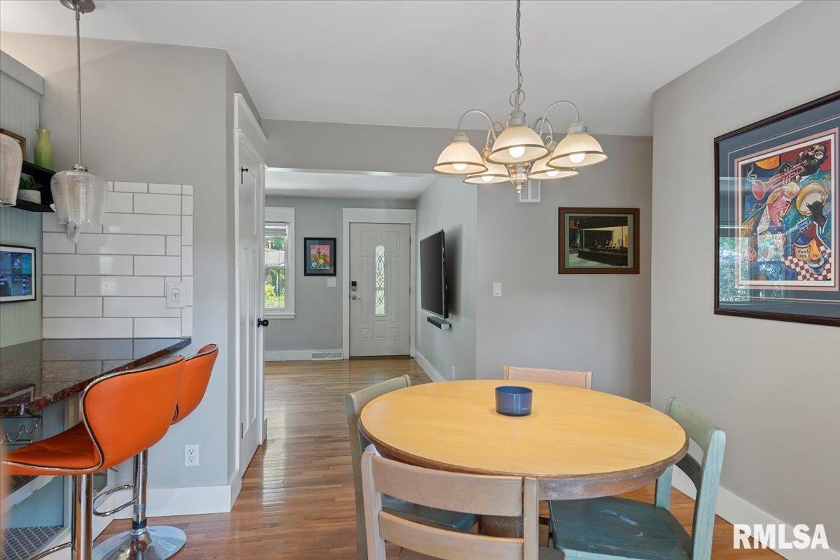 2068 Cambridge Road Springfield, IL 62704 - Photo 12 of 32