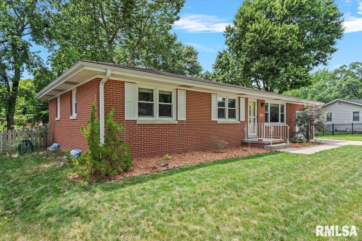 2068 Cambridge Road Springfield, IL 62704 - Photo 2 of 32