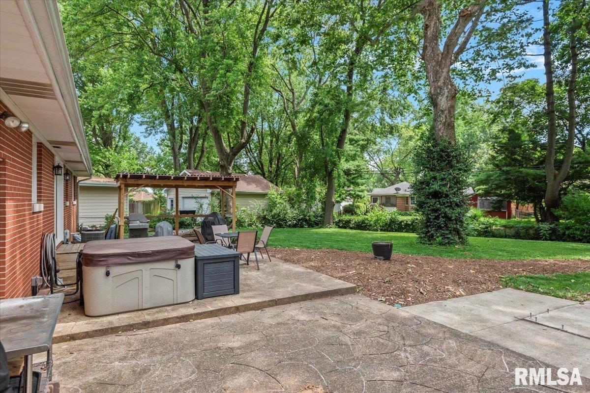 2068 Cambridge Road Springfield, IL 62704 - Photo 29 of 32