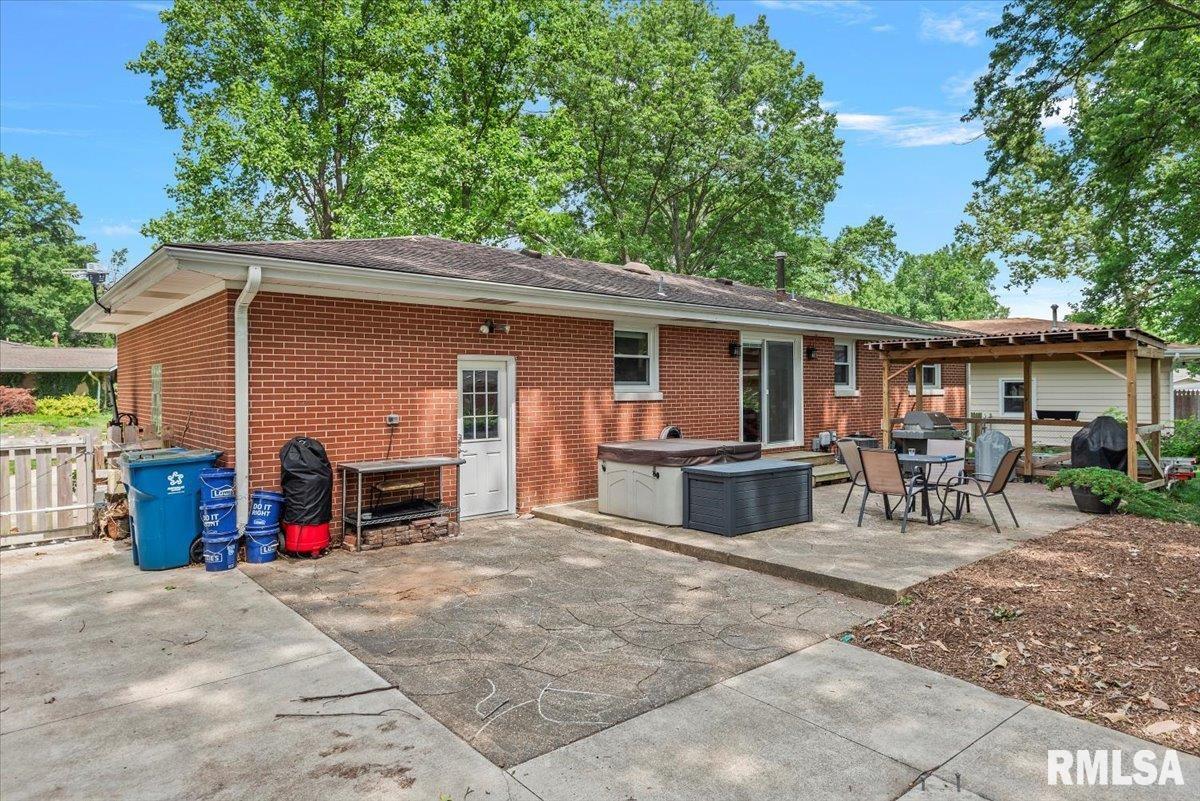 2068 Cambridge Road Springfield, IL 62704 - Photo 30 of 32