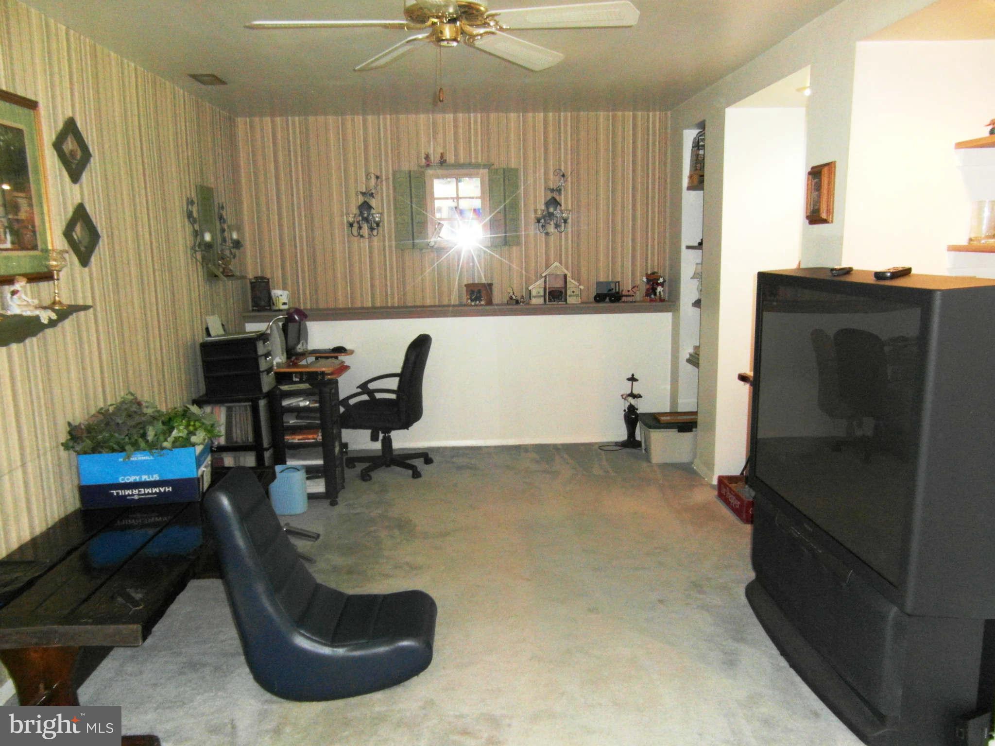 12919 Bogby Road Baltimore, MD 21220 - Photo 13 of 15 Family Room