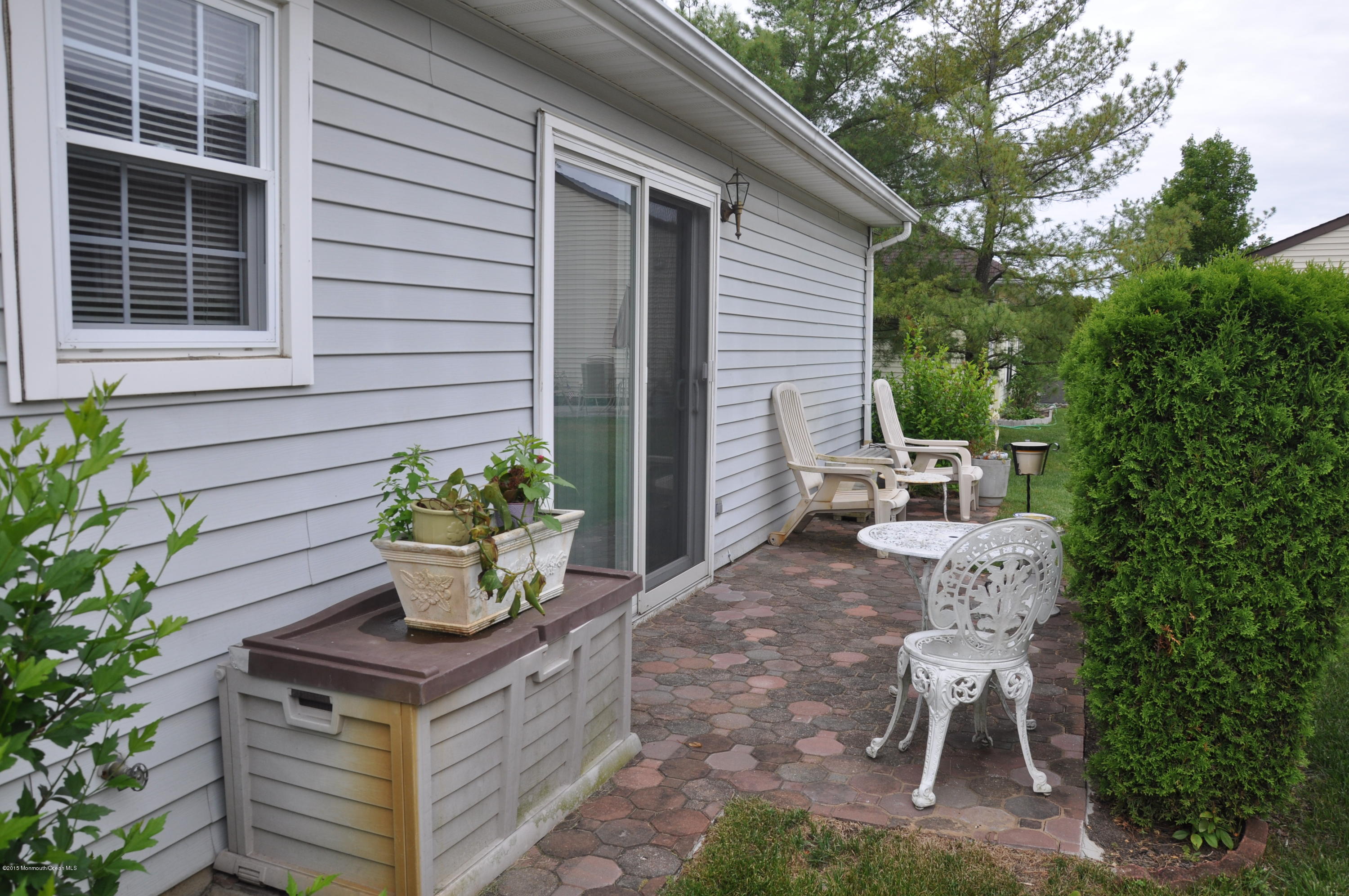 6 Ivy Ridge Close, Unit 1000 Freehold, NJ 07728 - Photo 11 of 18 another angle of patio