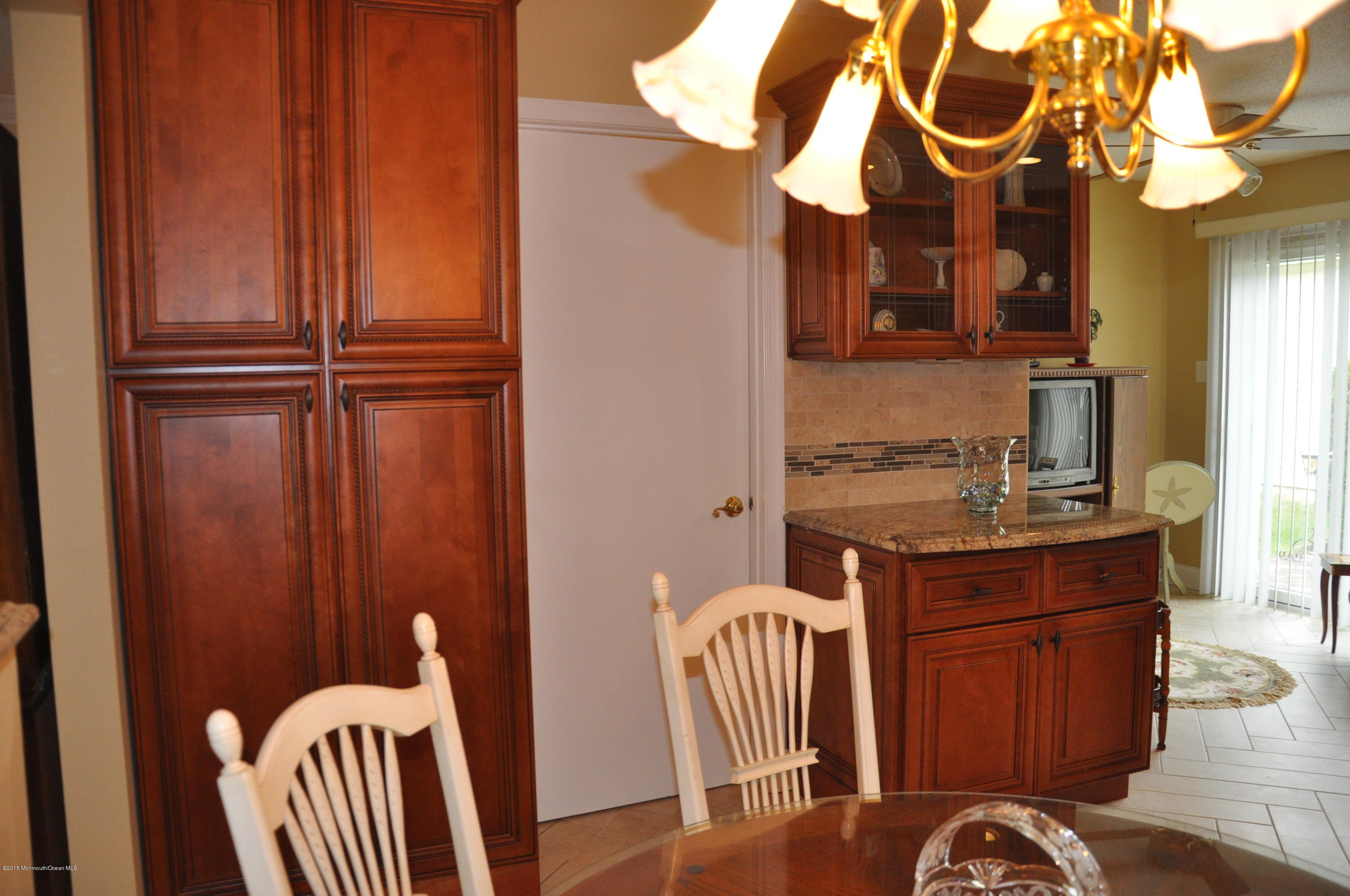 6 Ivy Ridge Close, Unit 1000 Freehold, NJ 07728 - Photo 12 of 18 half kitchen