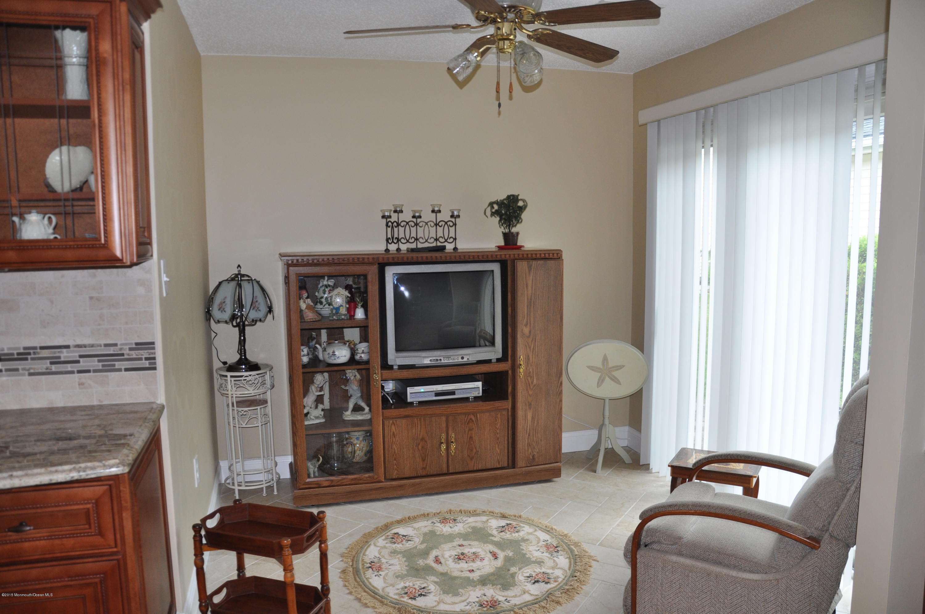 6 Ivy Ridge Close, Unit 1000 Freehold, NJ 07728 - Photo 13 of 18 sitting area