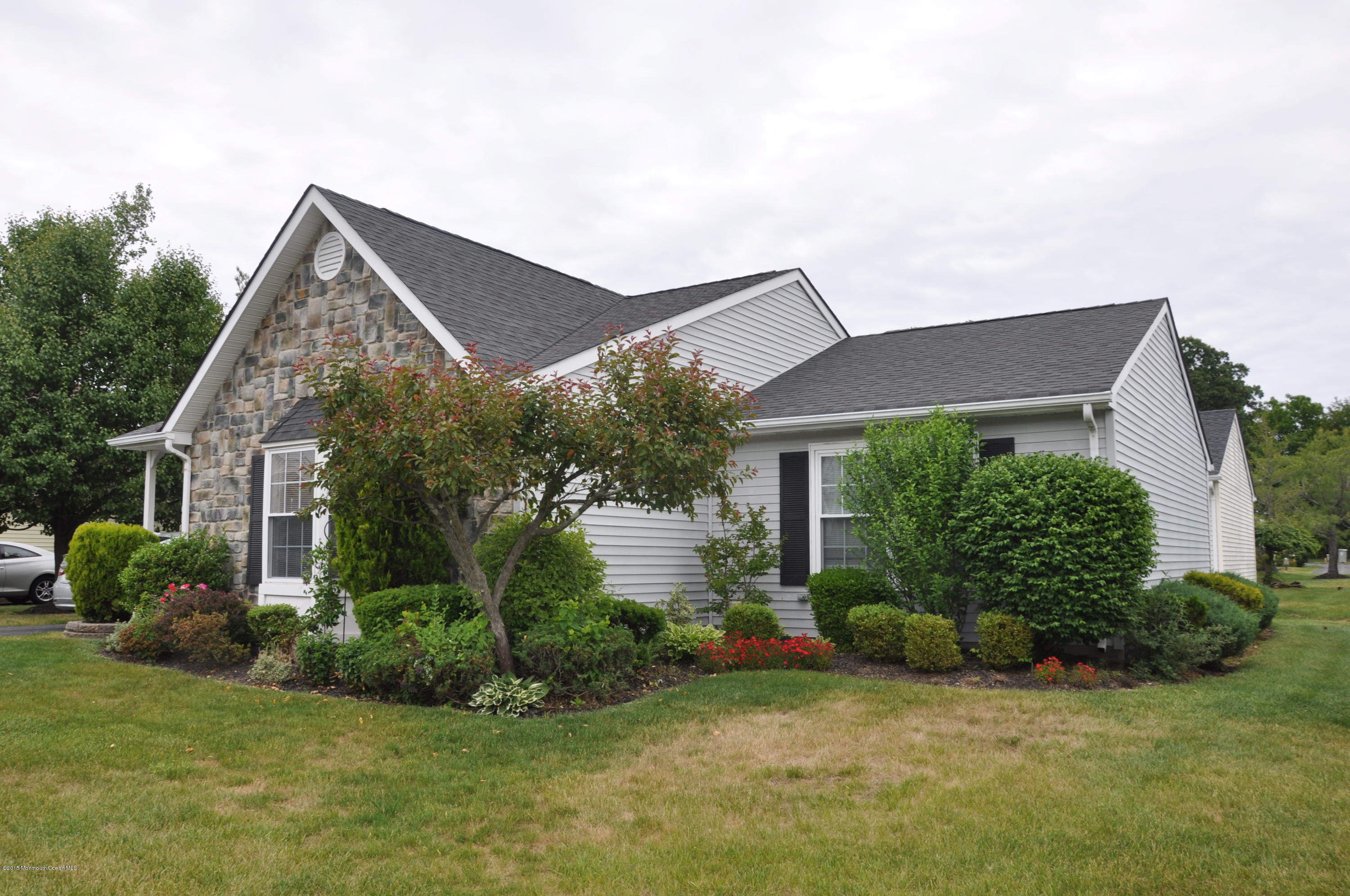 6 Ivy Ridge Close, Unit 1000 Freehold, NJ 07728 - Photo 4 of 18 exterior of home