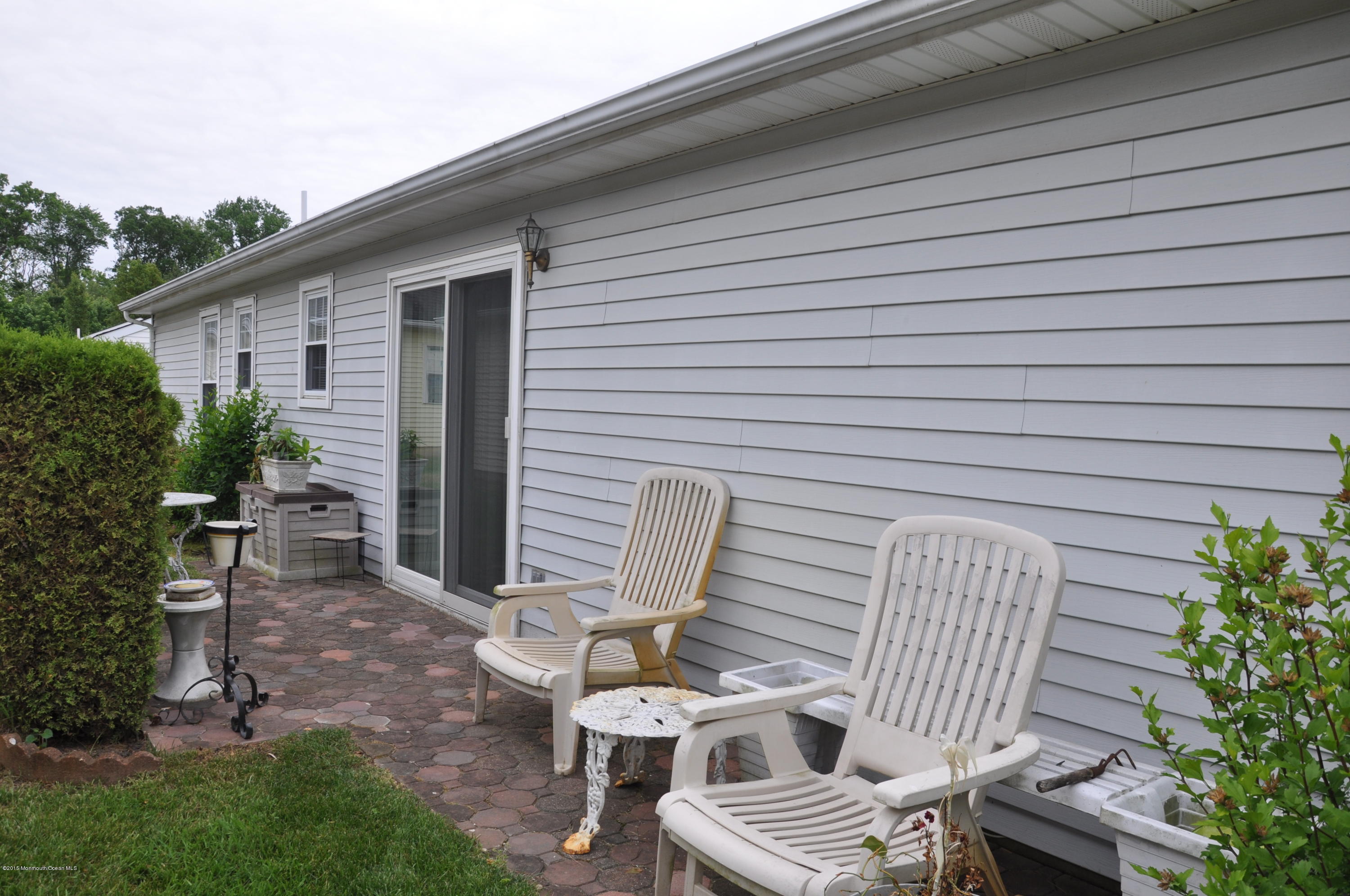 6 Ivy Ridge Close, Unit 1000 Freehold, NJ 07728 - Photo 5 of 18 rear patio