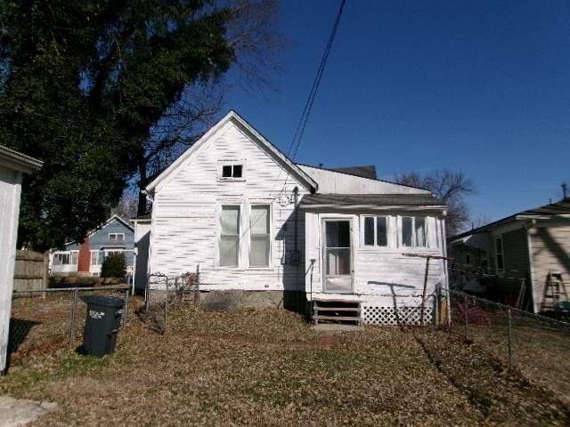 407 West 10th Street Sedalia, MO 65301 - Photo 3 of 16