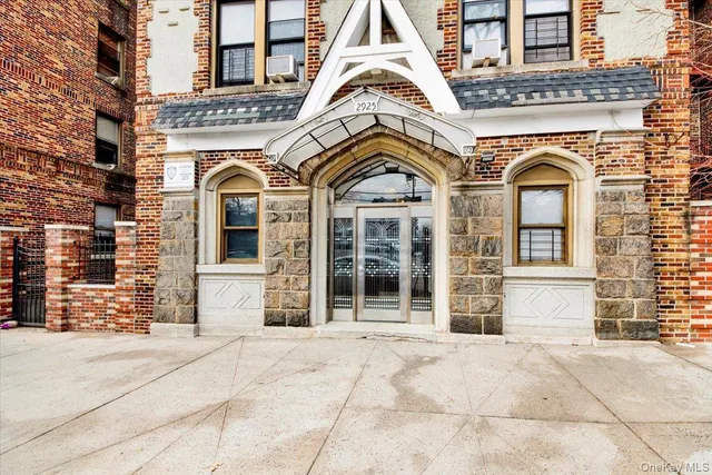 $160,000 | 2925 Matthews Avenue, Unit 5H | Olinville