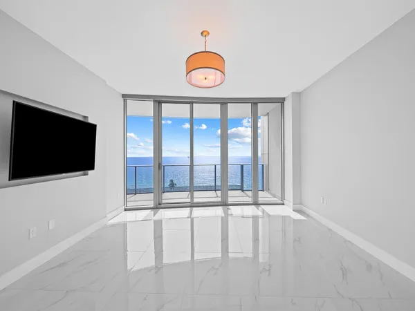 $18,995 | 701 North Fort Lauderdale Beach Boulevard, Unit 802, Fort Lauderdale, FL 33304