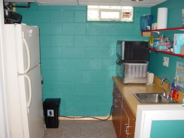 405 Douglas Drive Decatur, MI 49045 - Photo 33 of 35 Kitchenette