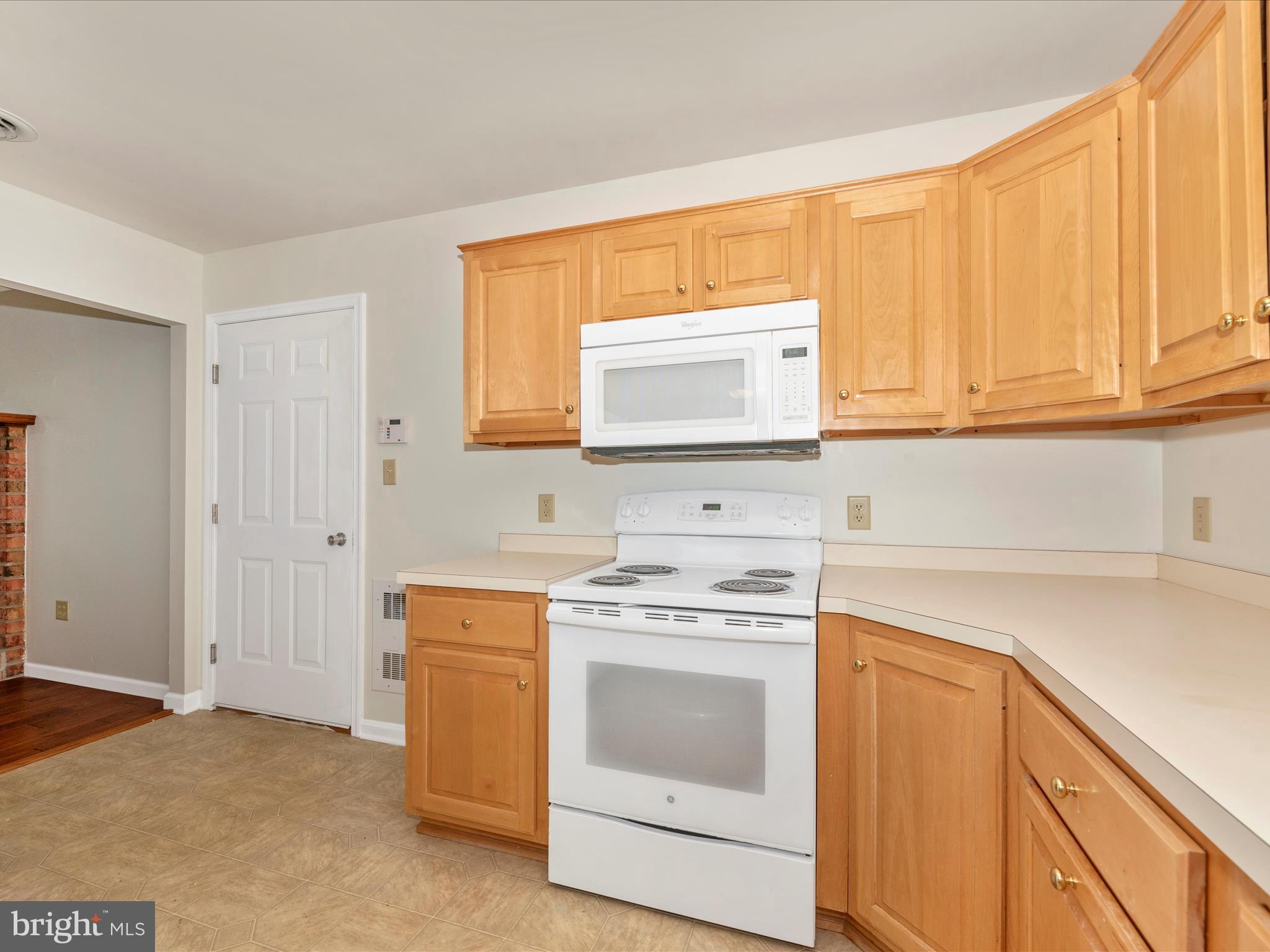 8543 Barnes Road Boonsboro, MD 21713 - Photo 17 of 52 Kitchen and access from the garage