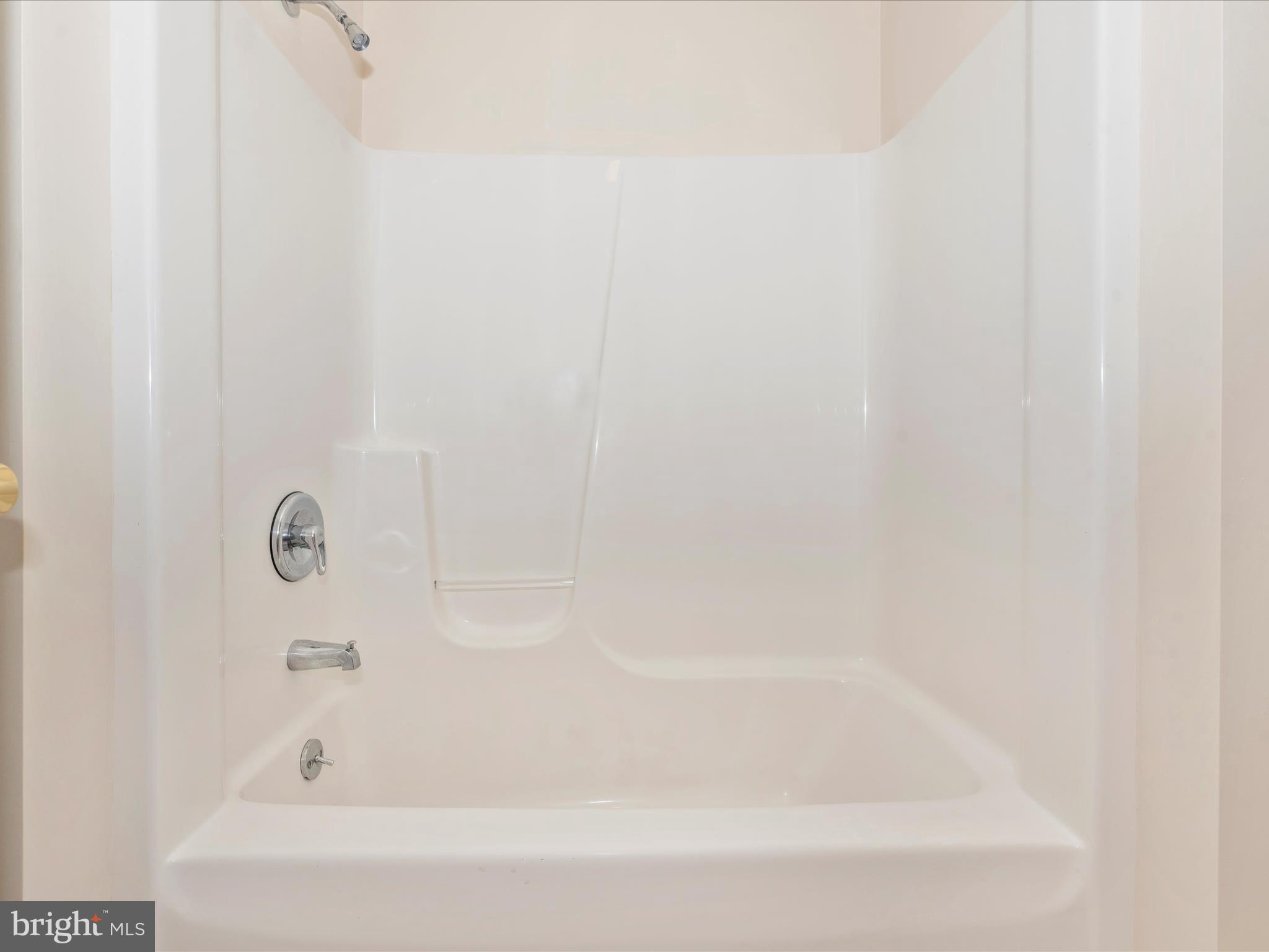 8543 Barnes Road Boonsboro, MD 21713 - Photo 27 of 52 Hall Bathroom with Tub & shower
