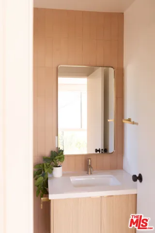 $5,958 | 6541 De Longpre Avenue, Unit 1/2, Los Angeles, CA 90028