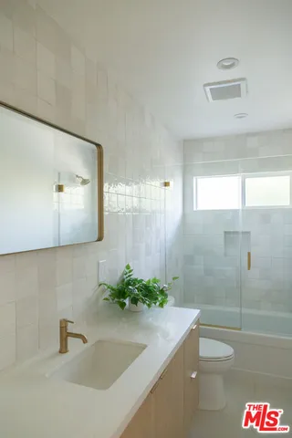 $5,958 | 6541 De Longpre Avenue, Unit 1/2, Los Angeles, CA 90028