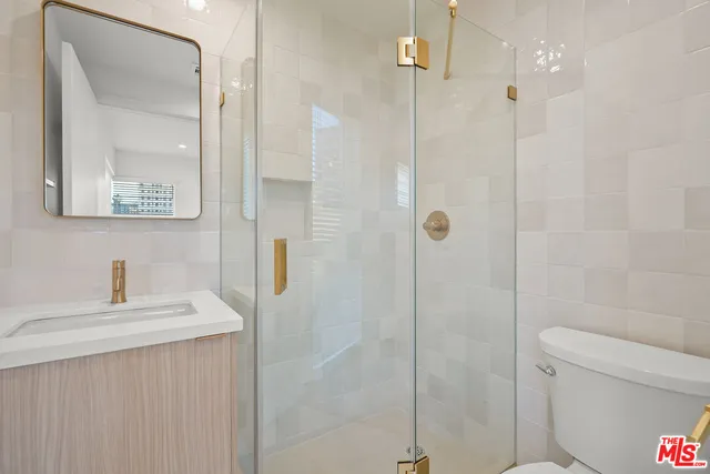 $5,958 | 6541 De Longpre Avenue, Unit 1/2, Los Angeles, CA 90028