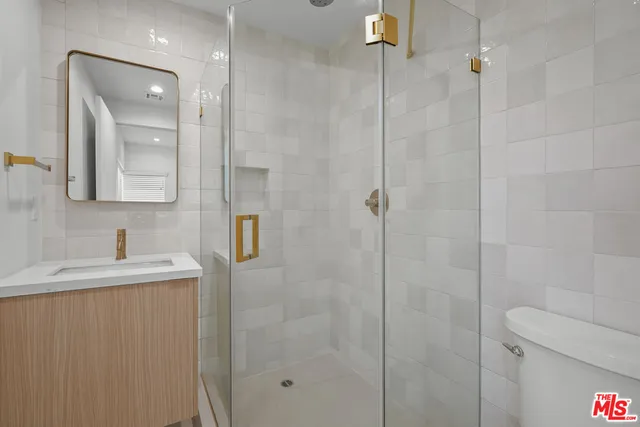 $5,958 | 6541 De Longpre Avenue, Unit 1/2, Los Angeles, CA 90028