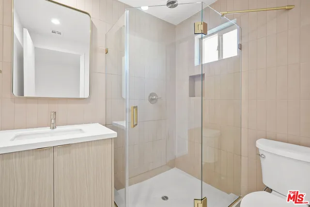 $5,958 | 6541 De Longpre Avenue, Unit 1/2, Los Angeles, CA 90028