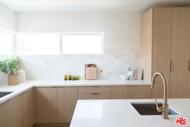 $5,958 | 6541 De Longpre Avenue, Unit 1/2, Los Angeles, CA 90028