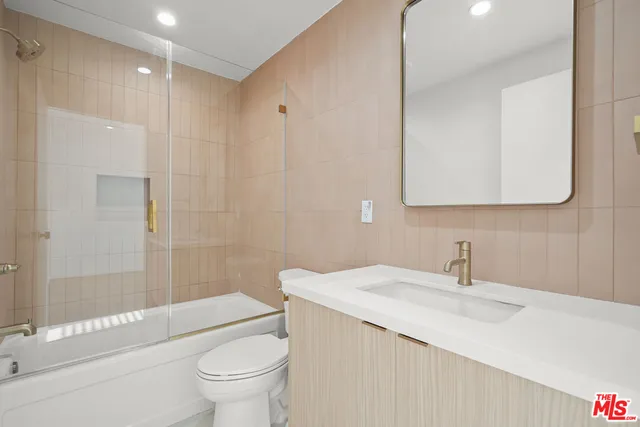 $5,958 | 6541 De Longpre Avenue, Unit 1/2, Los Angeles, CA 90028