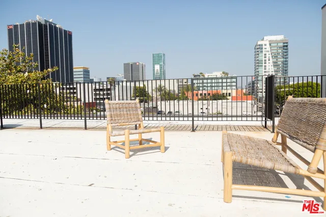 $5,958 | 6541 De Longpre Avenue, Unit 1/2, Los Angeles, CA 90028